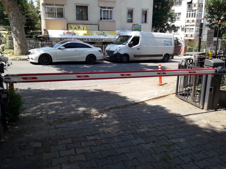 Kartlı Geçişli Kollu Bariyer Sistemi