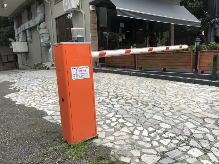 Etiket ile Açılan Kollu Bariyer Sistemi (HGS Lİ)